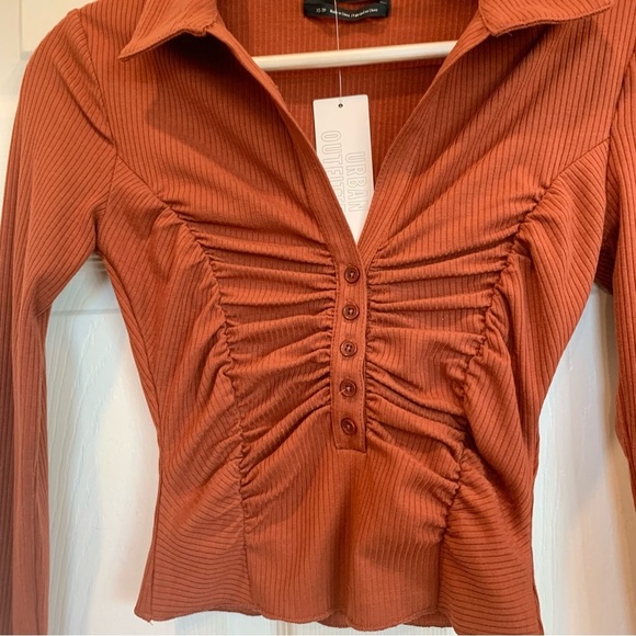 UO Rust Orange Aries Ruched Long-Sleeve Blouse Top Henley - Picture 7 of 12